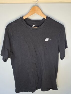 Nike The Nike Tee Black Short Sleeve Tee Large Sportswear